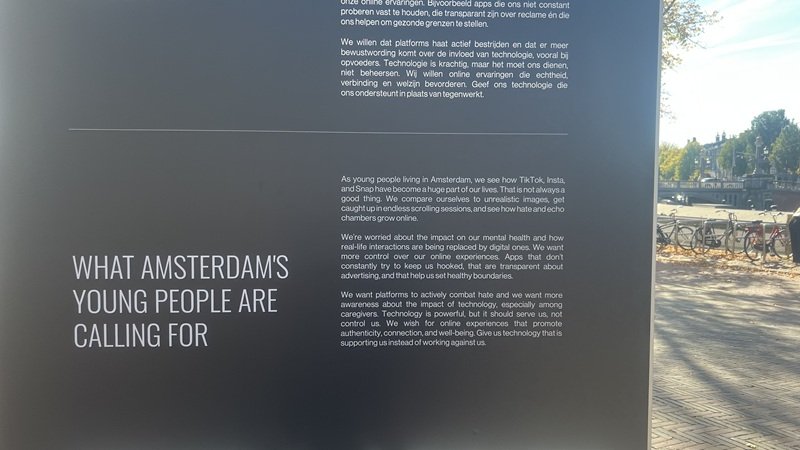 Banner mostra pesquisa Amsterdã jovens internet redes sociais LuluSkantze