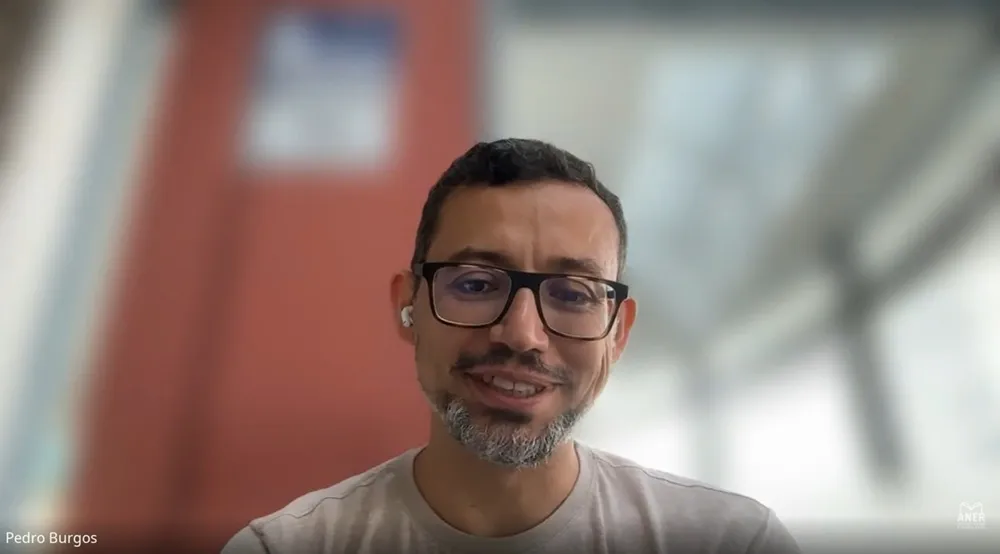 Pedro Burgos fala no Café com Aner sobre como monetizar editoras em tempos de IA